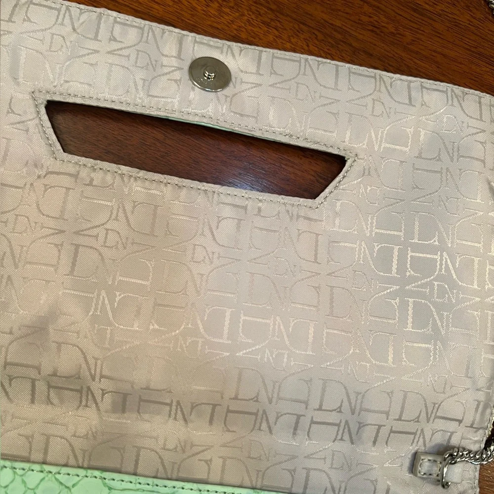 Danielle Nicole 25 embossed pattern